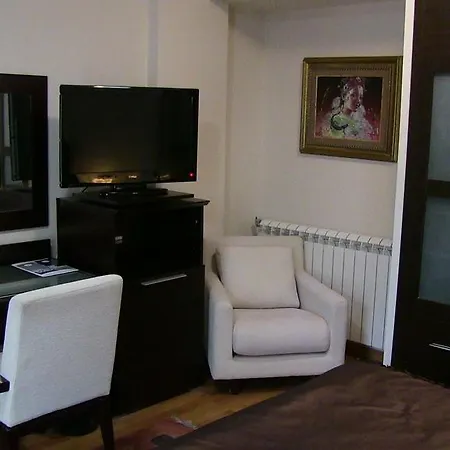 President Garni 酒店 2*