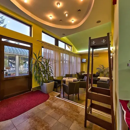 President Garni Hotel