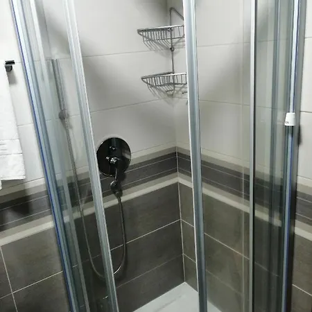 President Garni 酒店 2*