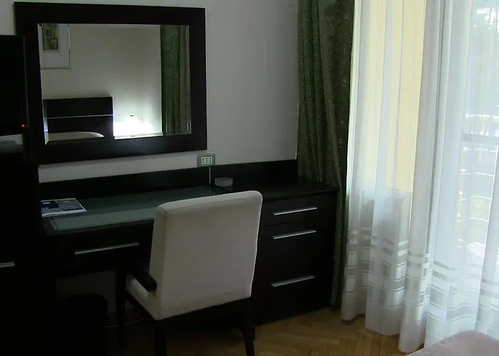 President Garni Hotel 2*